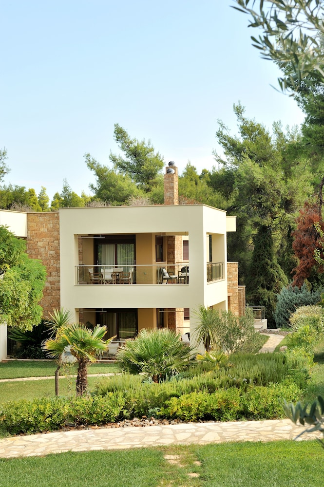 Polyastron Place Hotel & Spa 60/68
