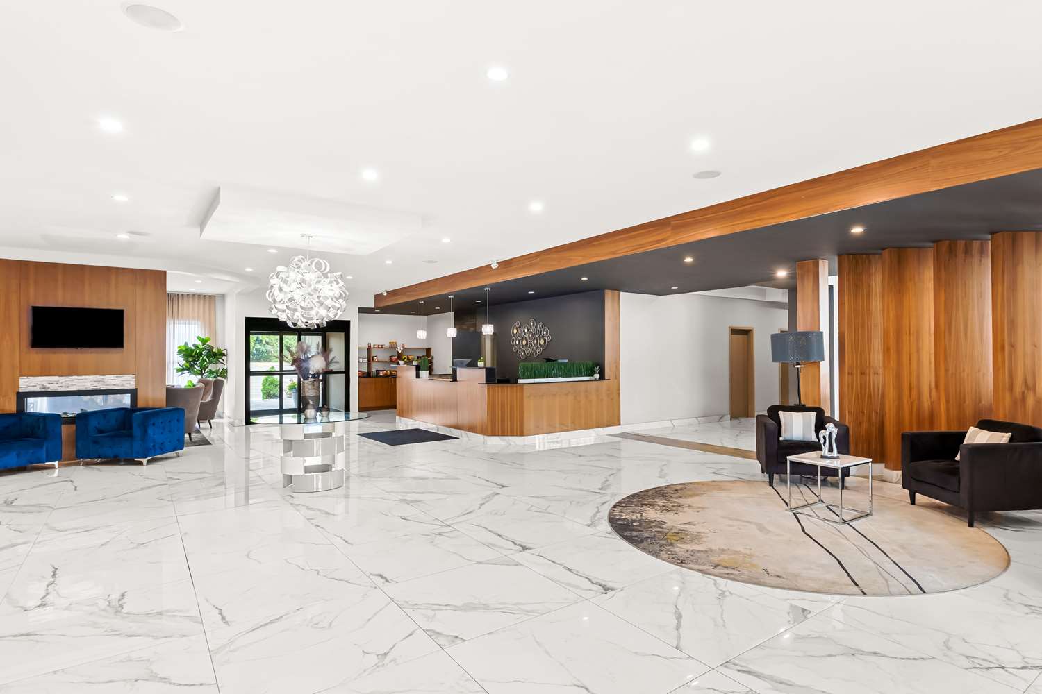 Lobby at Best Western Plus Montreal East, MONTREAL