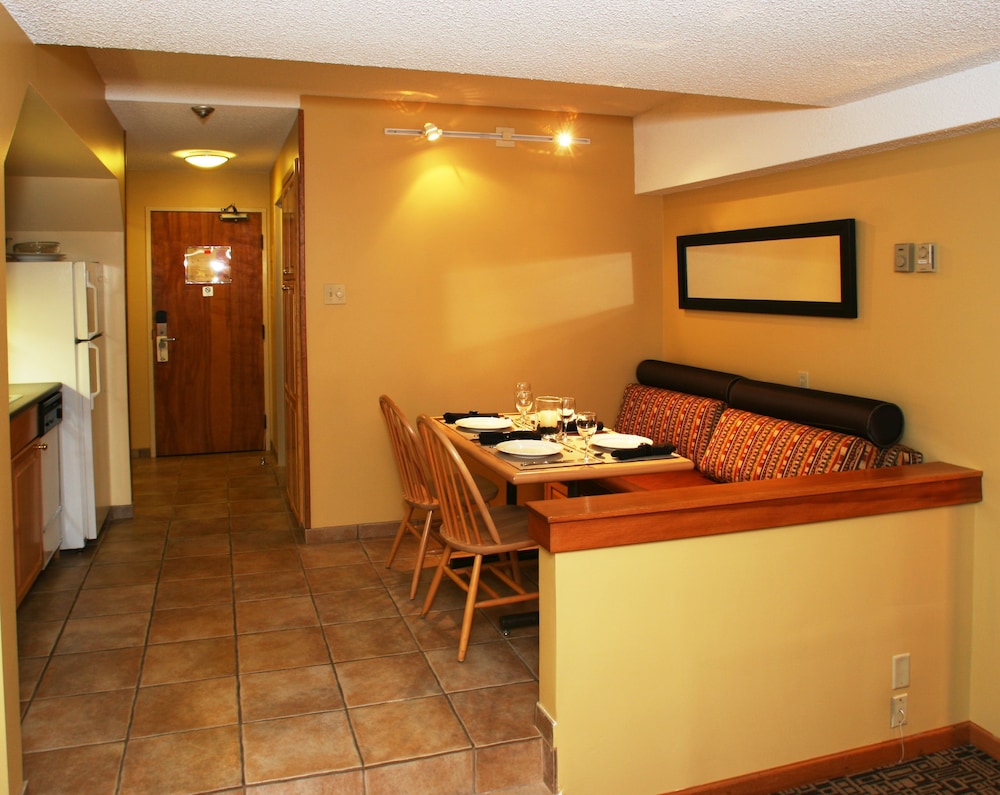 Mountain Side Hotel Whistler By Executive 42/63