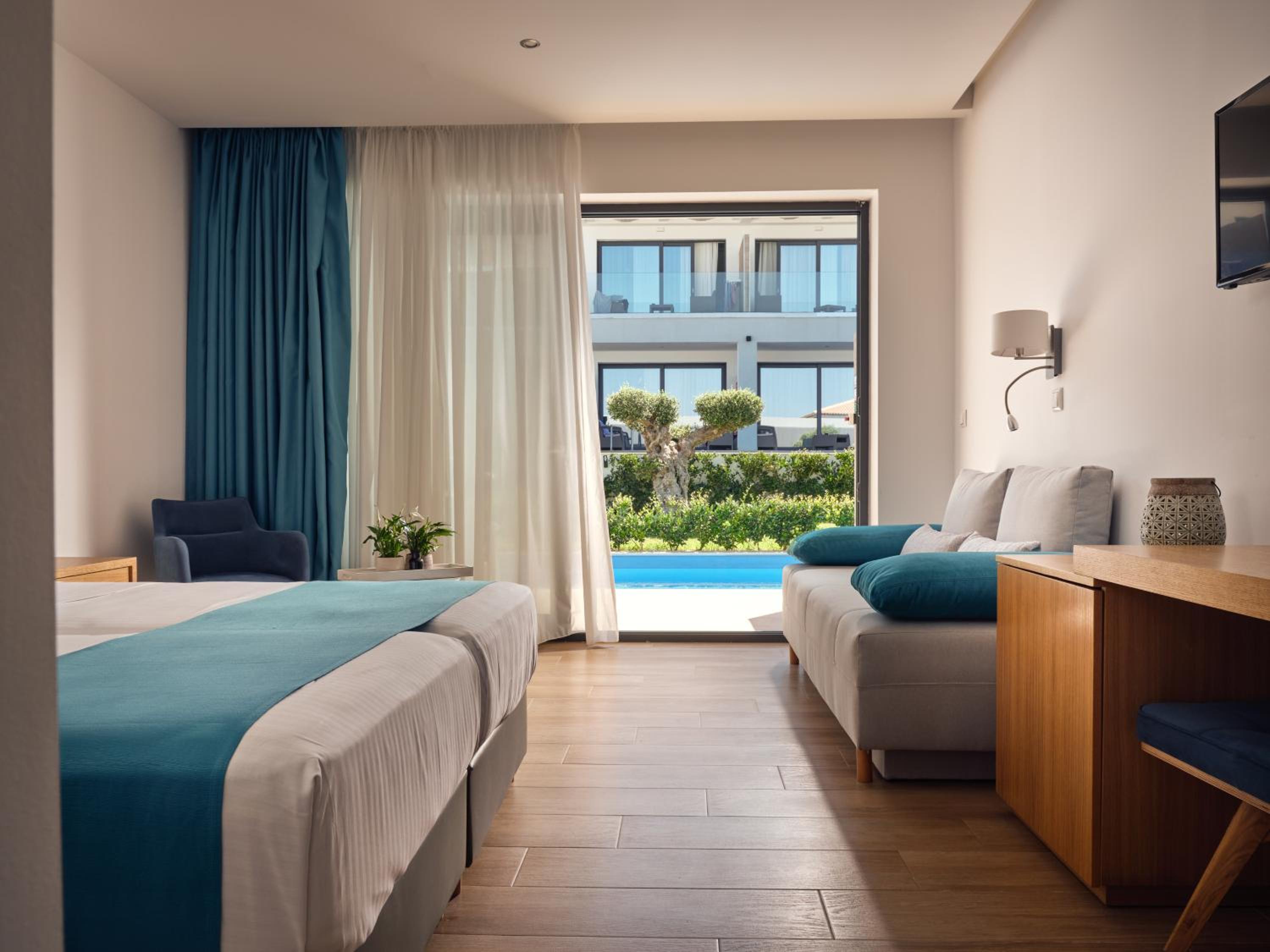 Junior Suite, Shared Pool