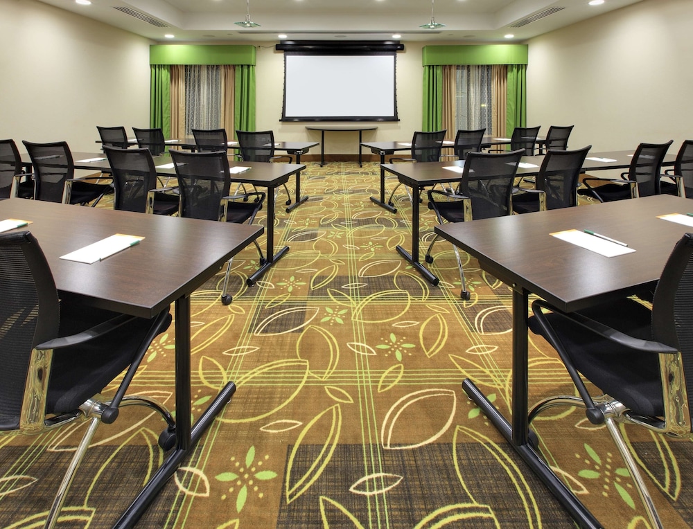 La Quinta Inn Suites By Wyndham Memphis Wolfchase 52/63
