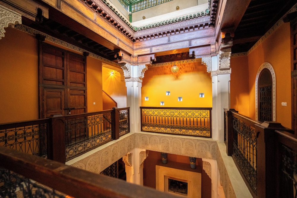 Riad Les Yeux Bleus 17/75