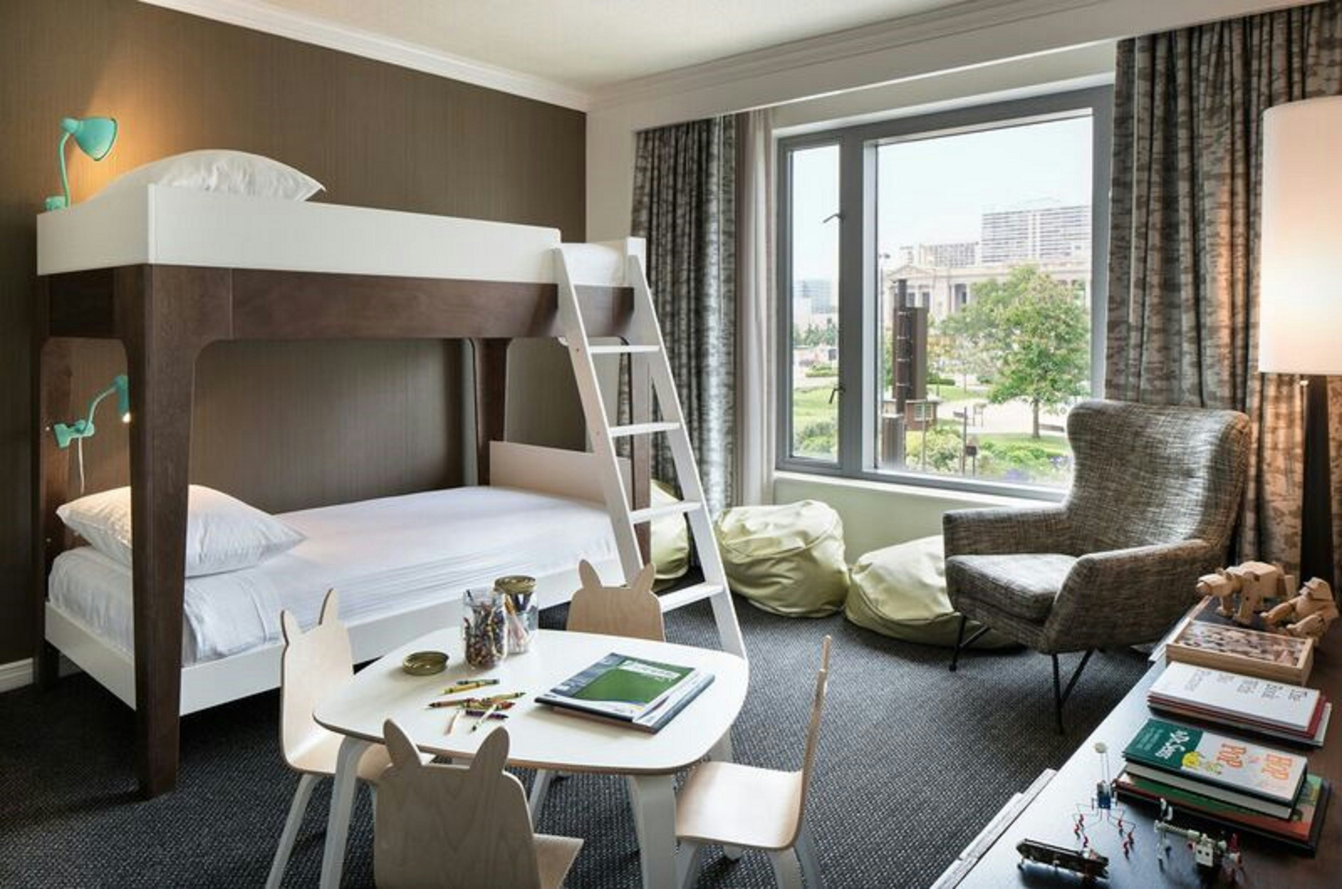 The Logan Philadelphia Curio Collection by Hilton 30/90