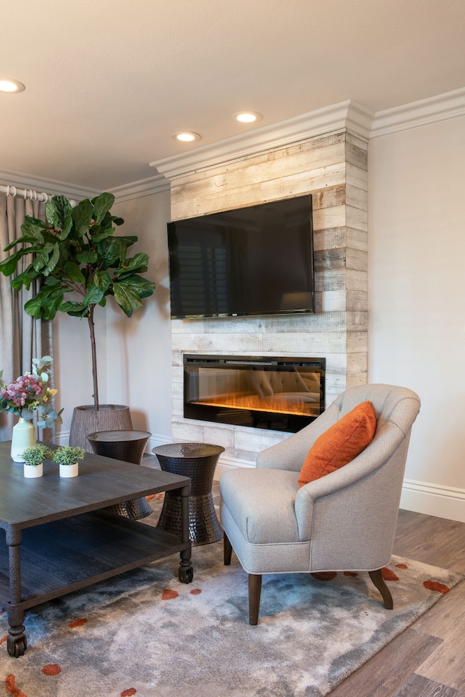 Dry Creek Inn MOD Collection by Sonesta 42/56
