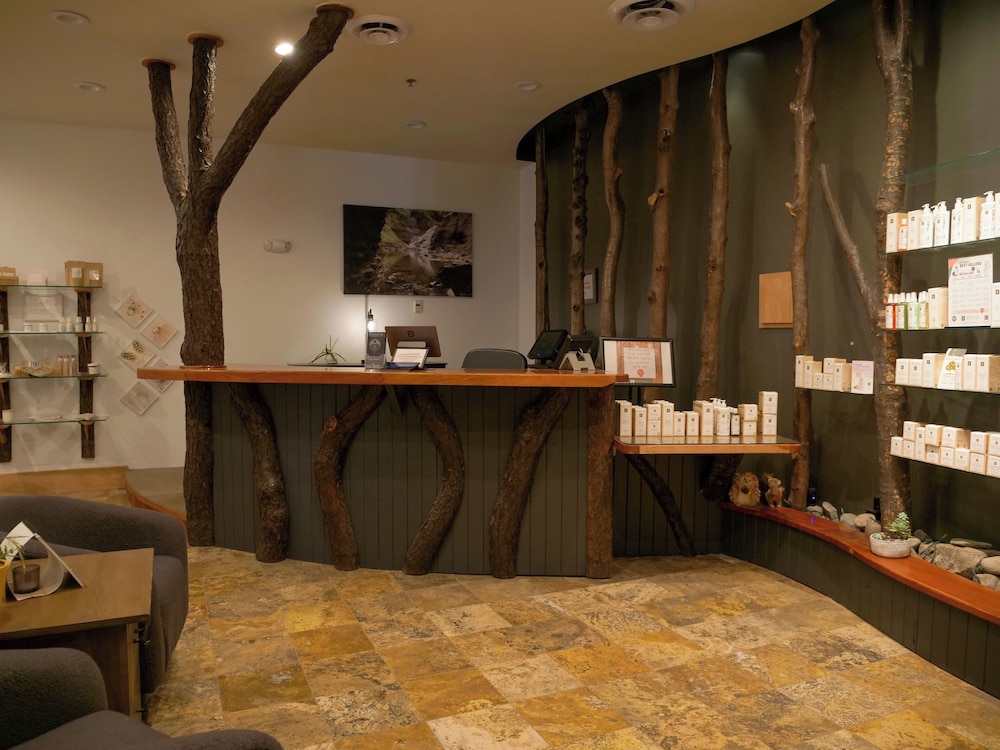 Hope Lake Lodge Indoor Waterpark 5/50