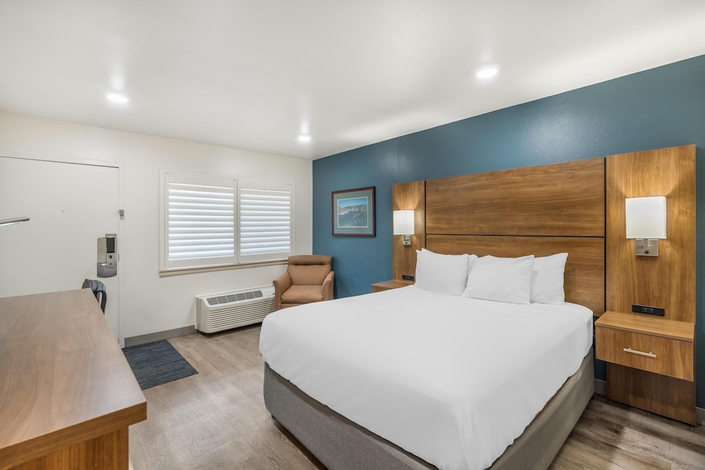 Standard, Queen Bed, Best Western Plus Clocktower Inn 4/10