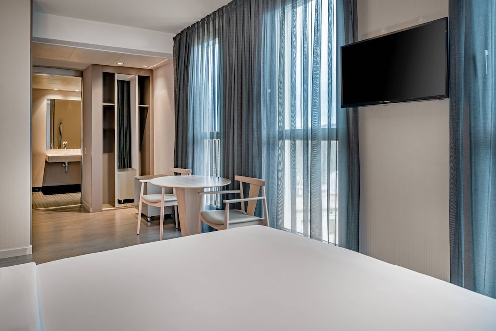 Ac Hotel Sants 12/47