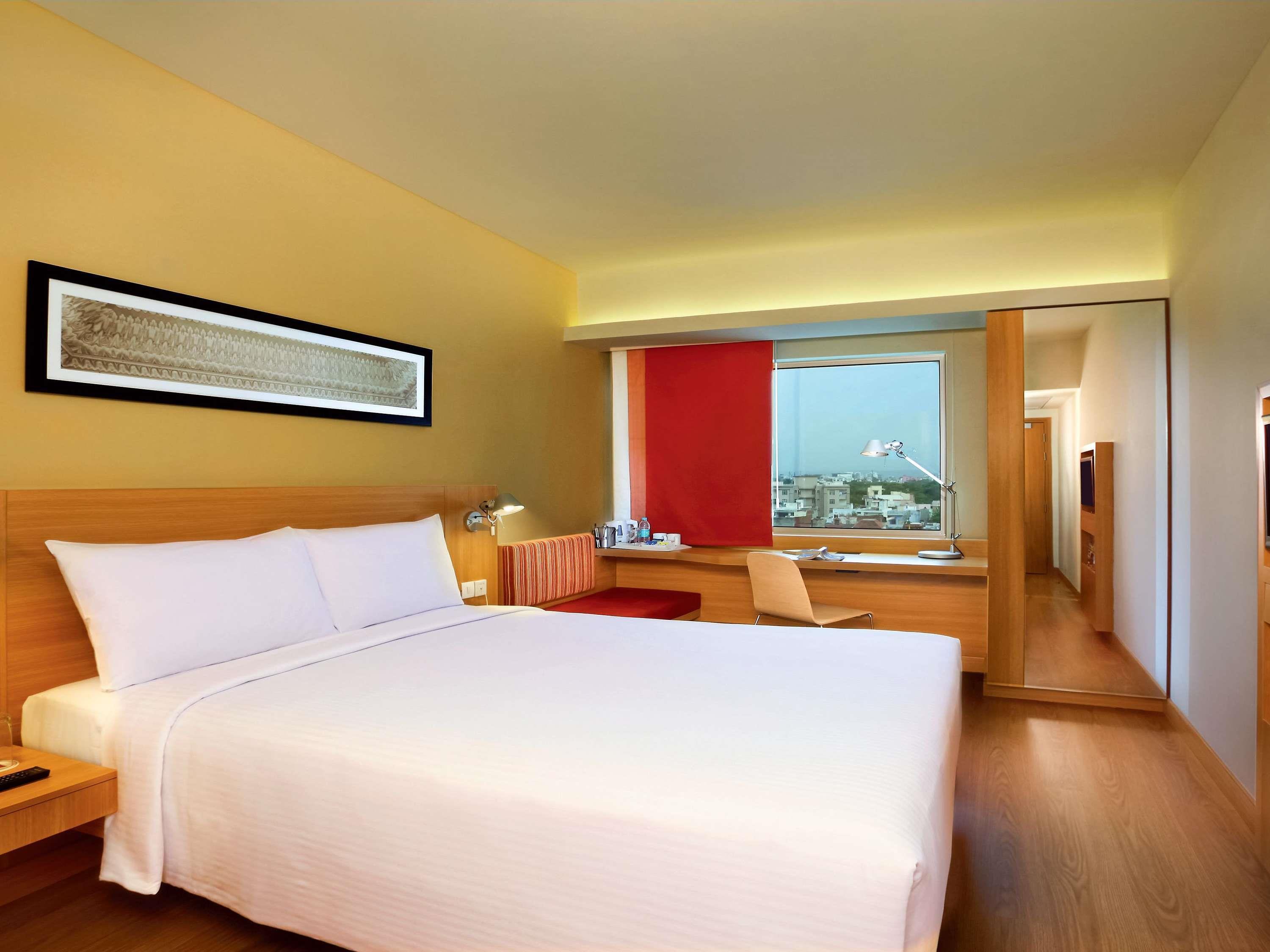 SUPERIOR, QUEEN BED, HIGH FLOOR