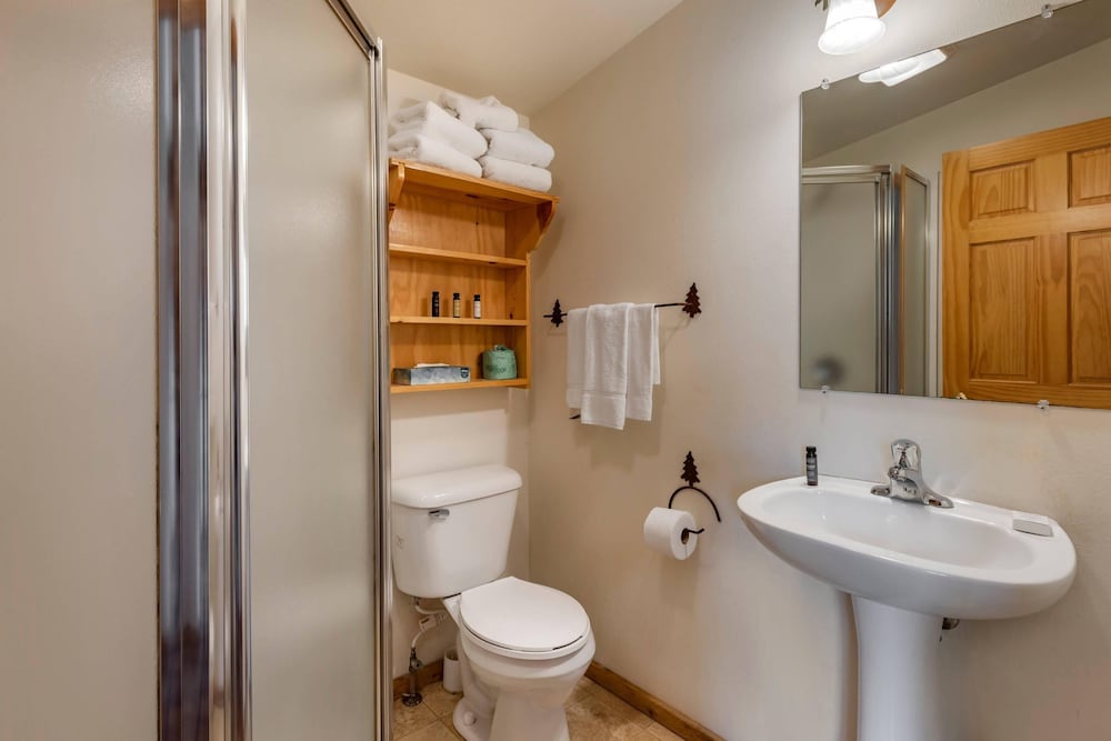 Three Bears Waterpark Resort Near Tomah, an Ascend Collection Hotel 49/50