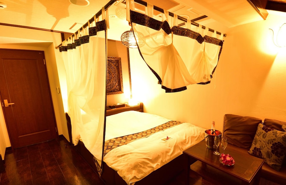 STANDARD, SINGLE, QUEEN BED