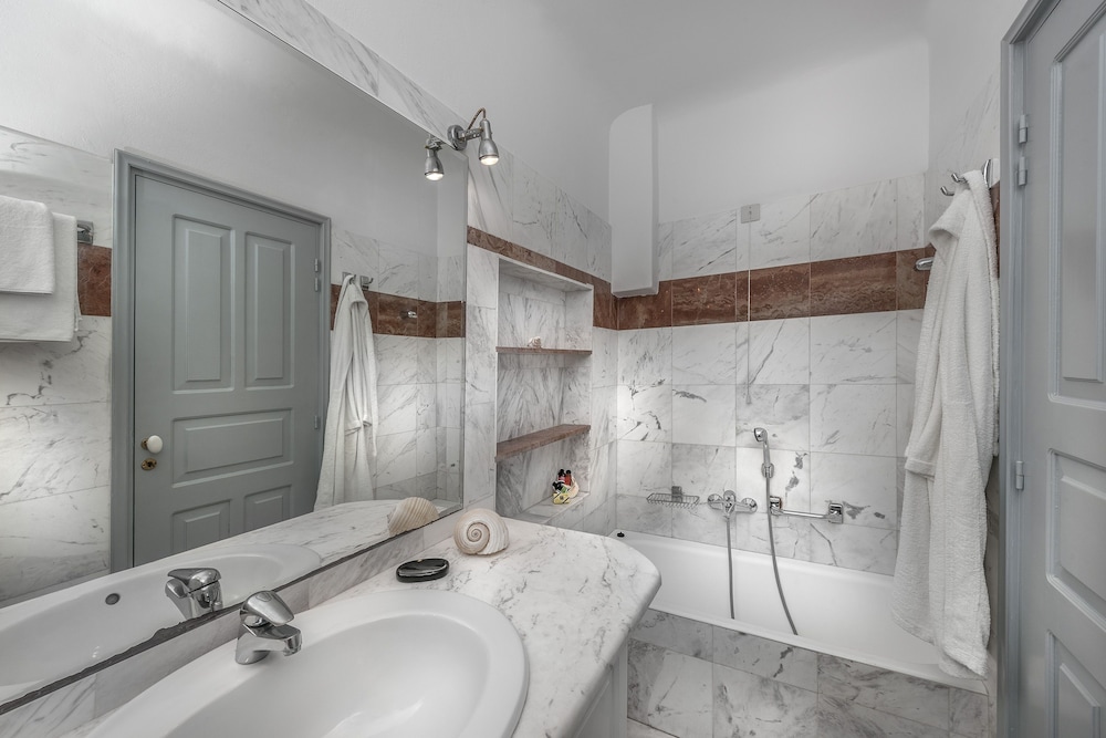 Sunset, Suite, Mansion, Queen and Twin Beds، Aigialos Niche Residences & Suites 5/6