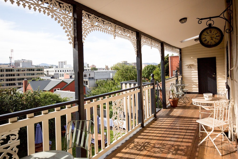 Montacute Boutique Bunkhouse 16/25
