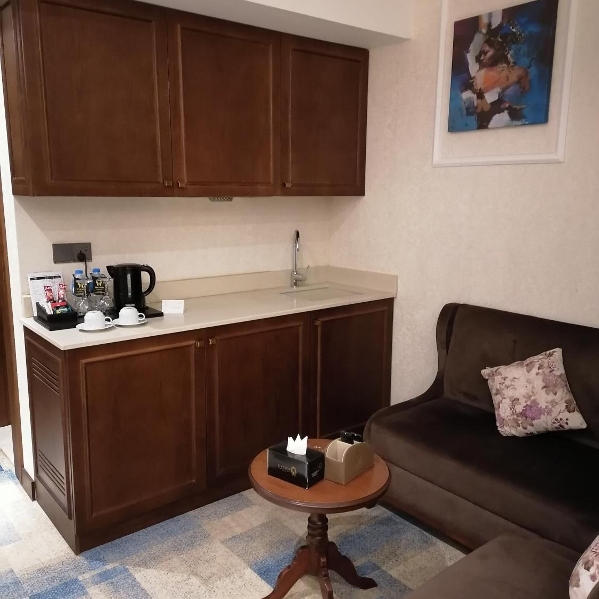 Hyksos Hotel 11/62