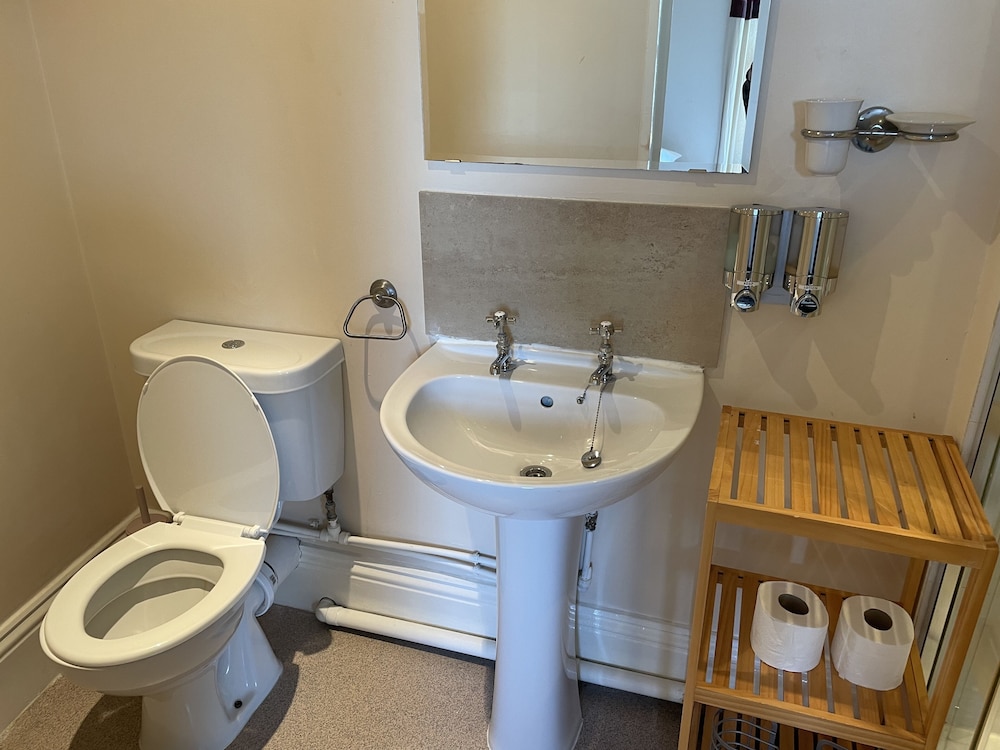 Diamonds Lodge Ltd (Ex Crossways Guest House) 34/34