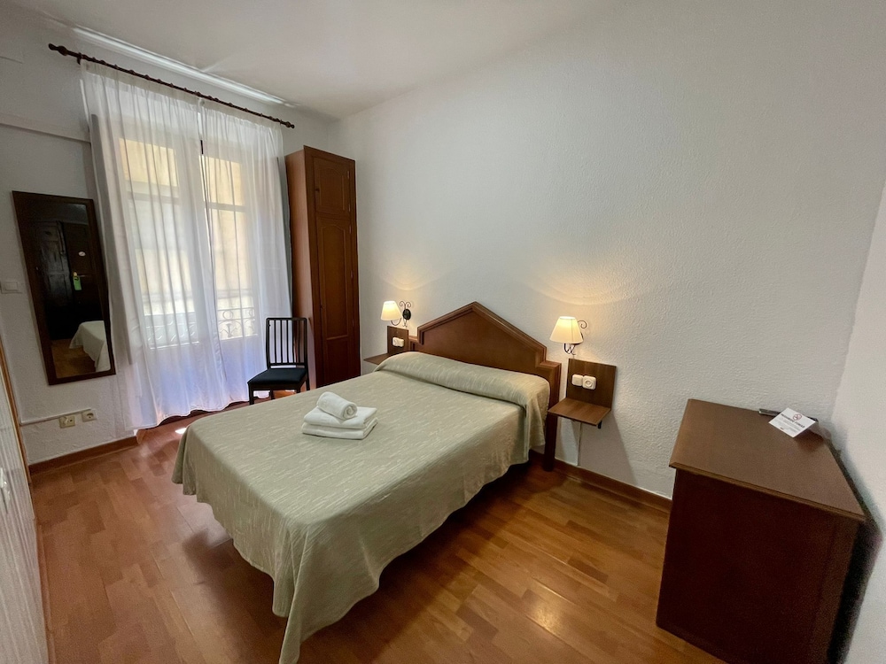Arteaga Hostal & Baños Árabes Elvira 32/50