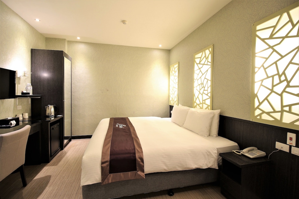 J Hotel 33/60