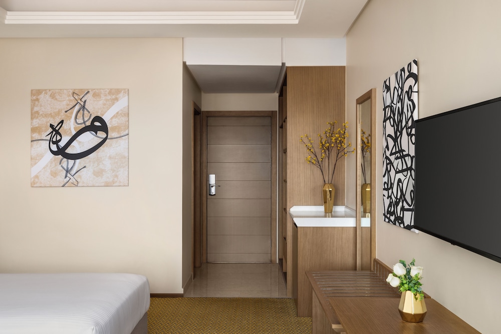 Mercure Muscat 12/53