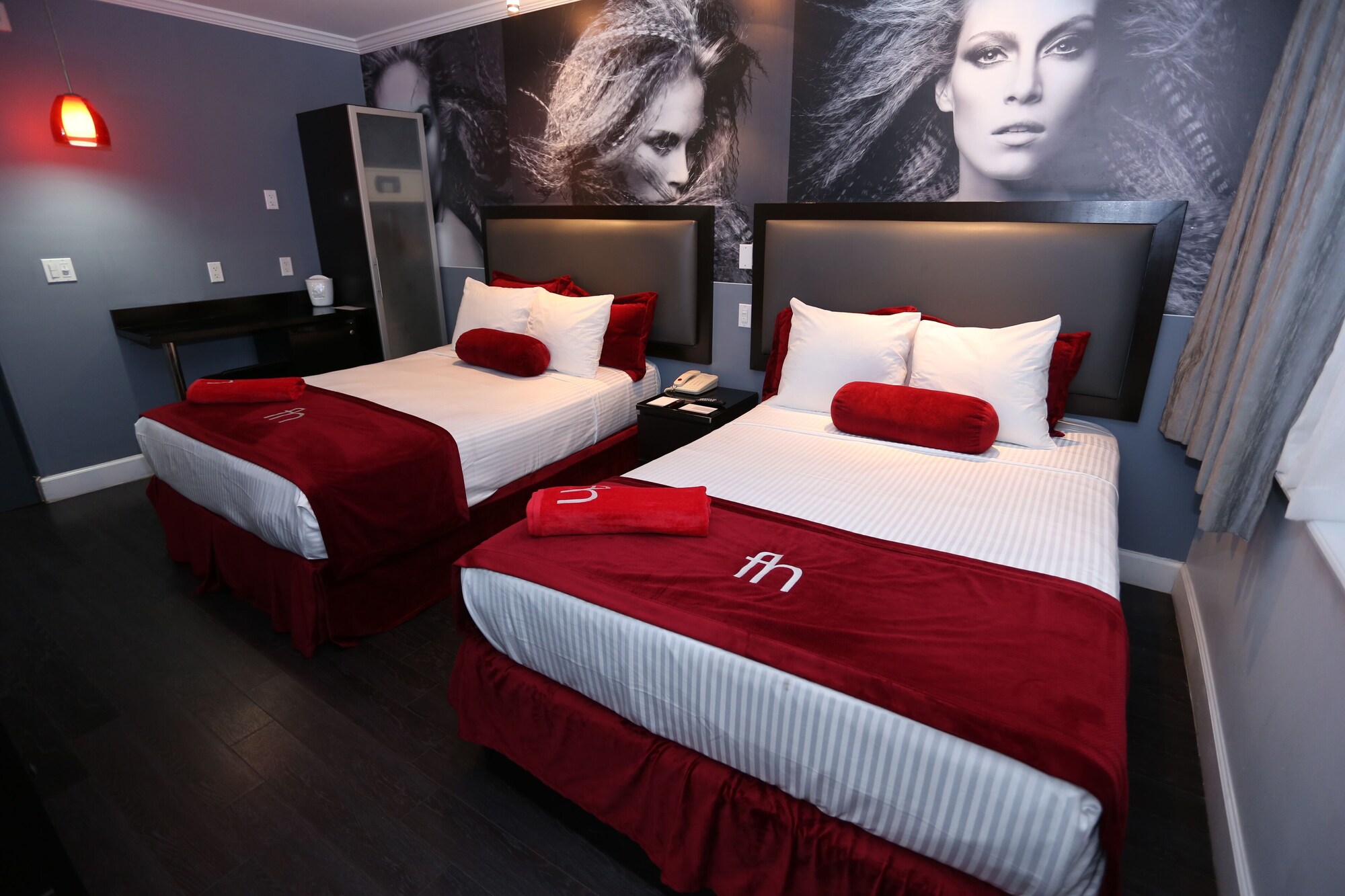 STANDARD, 2 DOUBLE BEDS