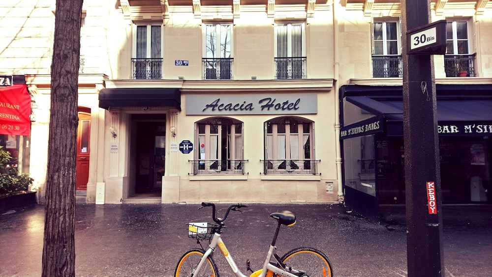 Acacia Hotel 6/20
