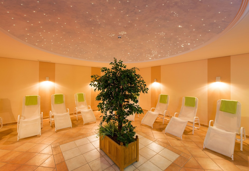 Maifeld Sport- Und Tagungshotel 24/50