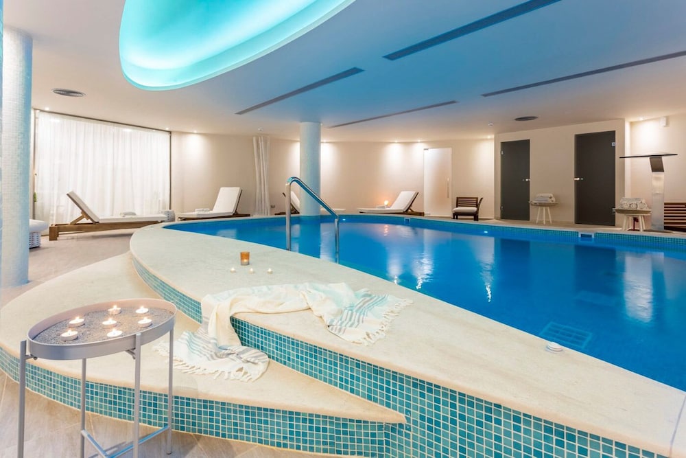 Elysian Luxury Hotel & Spa 24/50