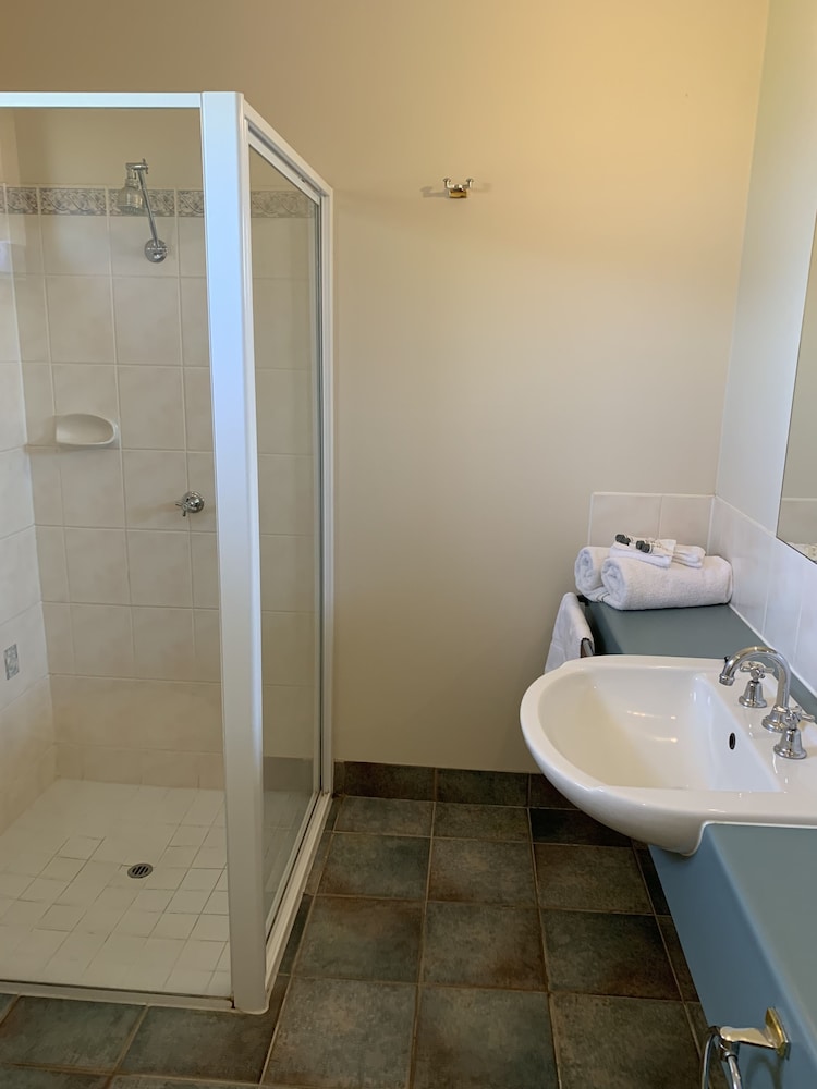 Arthur Phillip Motor Inn 35/36