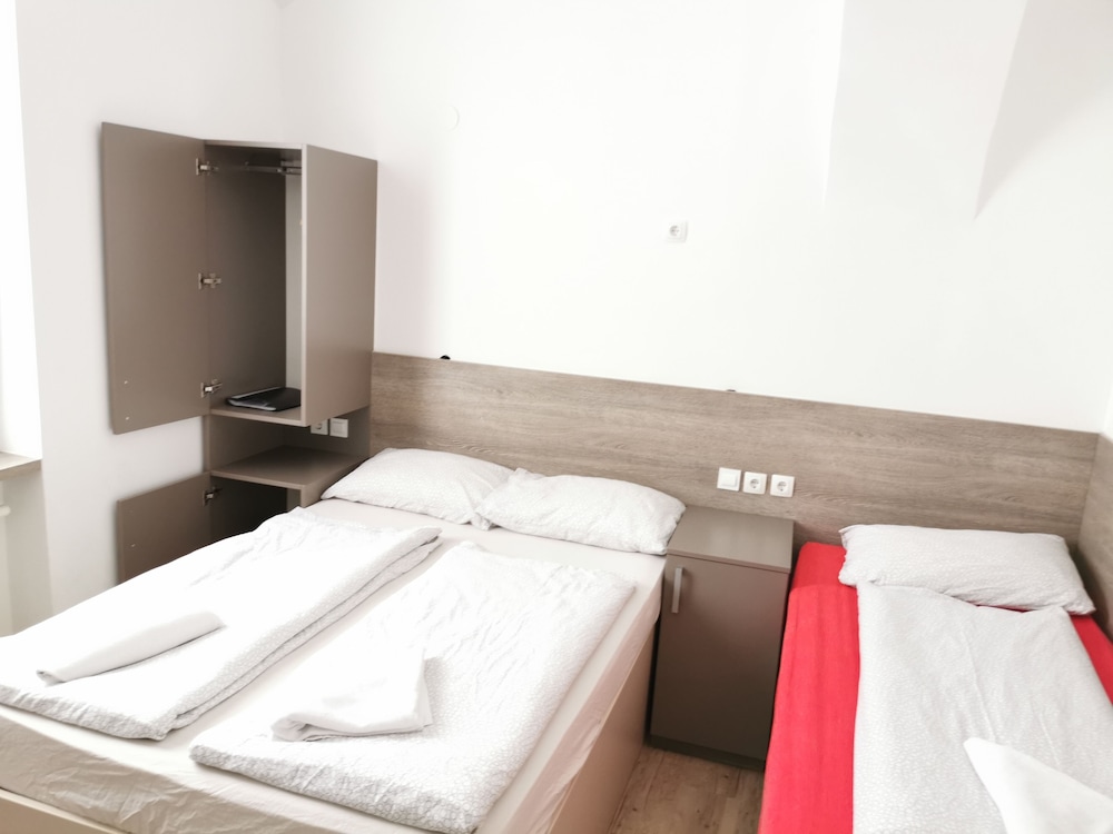 ROOM, TRIPLE