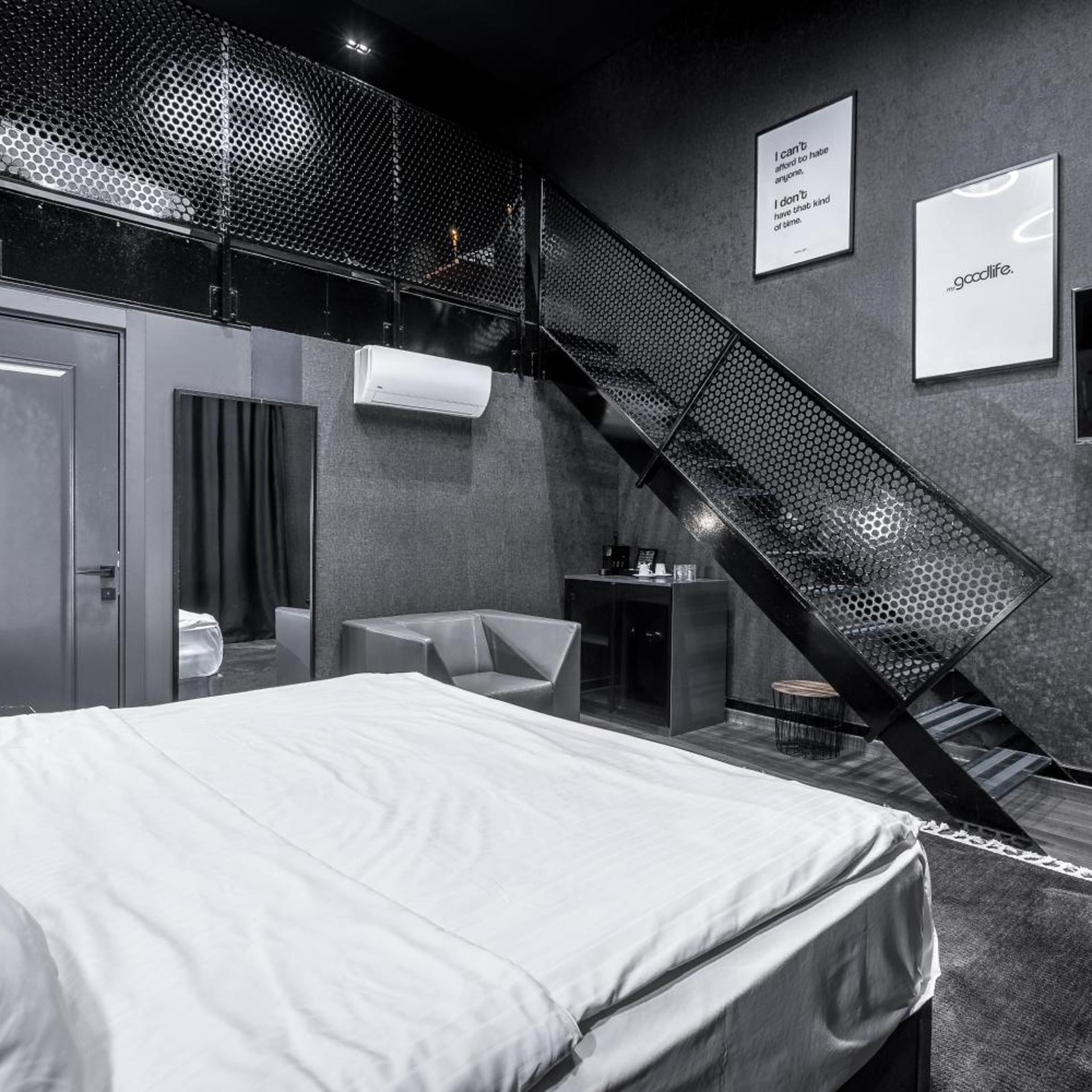 Loft, Black