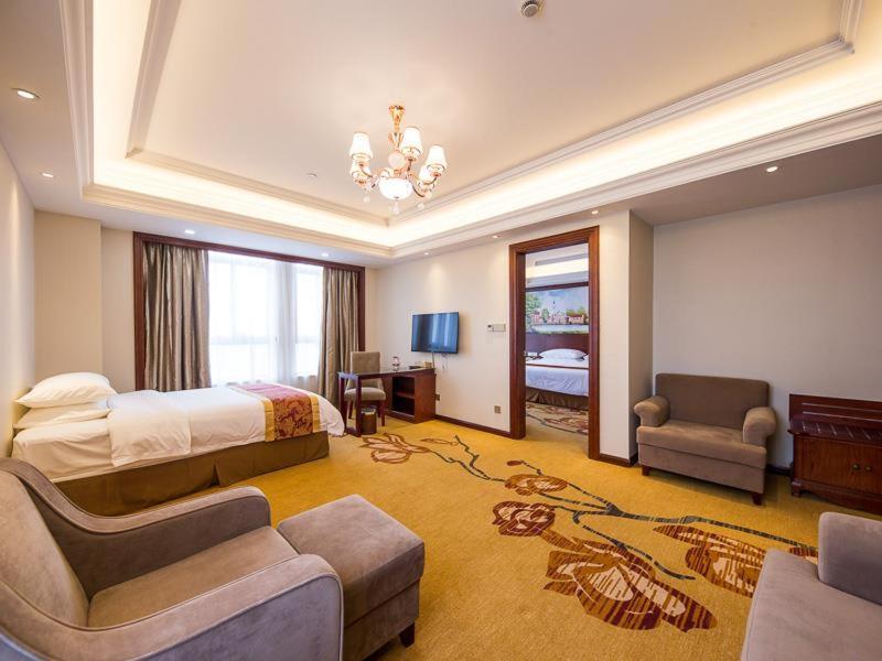Vienna International Hotel (Shanghai Hongqiao National Exhibition and Convention Center) 8/19