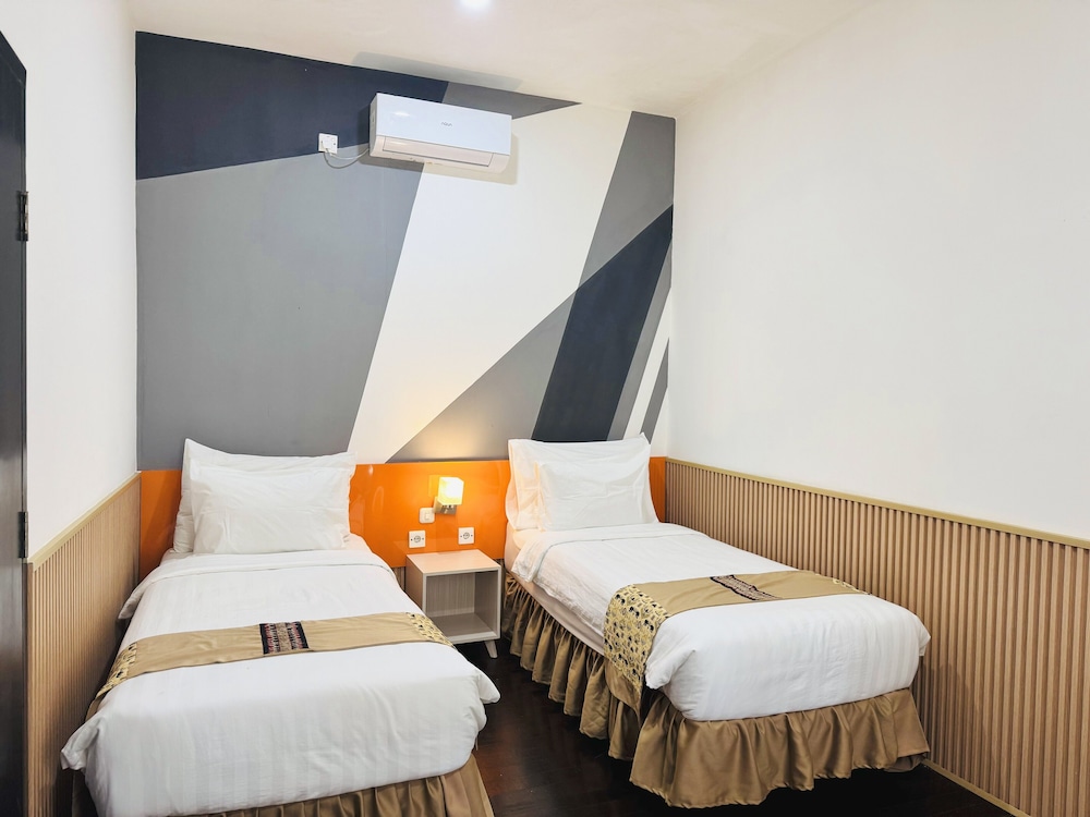 GRAND ELTY KRAKATOA 26/63
