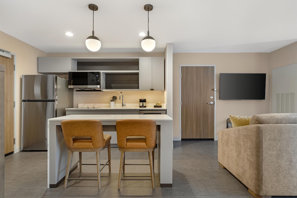 Homewood Suites by Hilton Walker Grand Rapids North 39/56