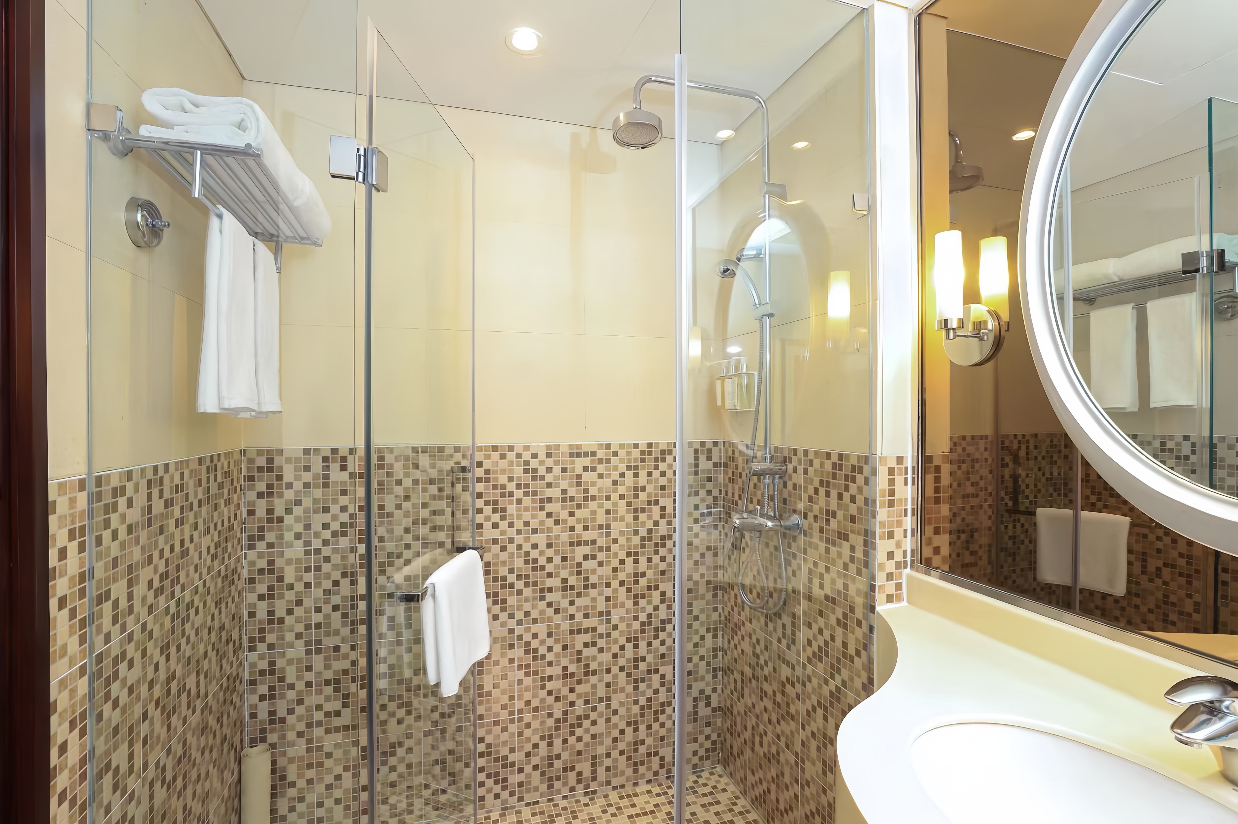 Holiday Inn Shanghai Pudong Nanpu 75/76