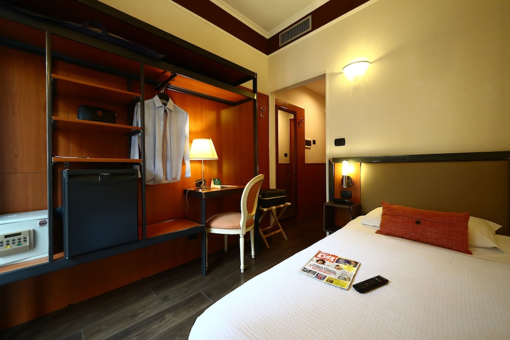 Hotel Italia 14/42