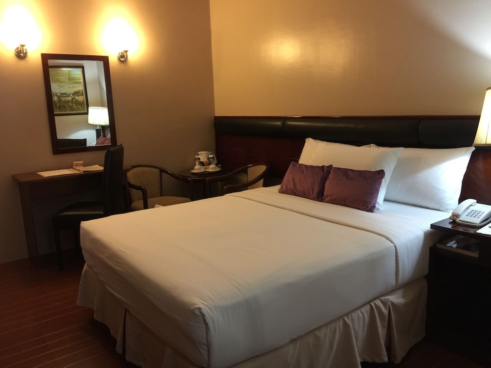 Allure Hotel And Suites 16/55