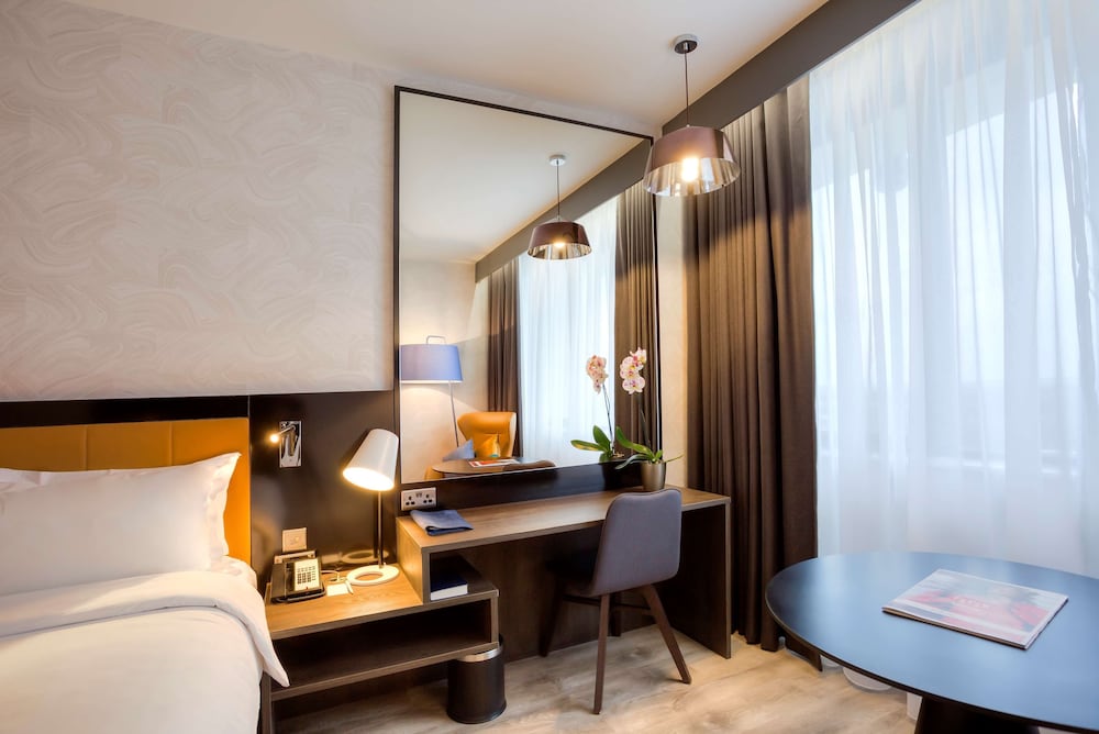 Clayton Hotel Dublin Airport Central 13/72