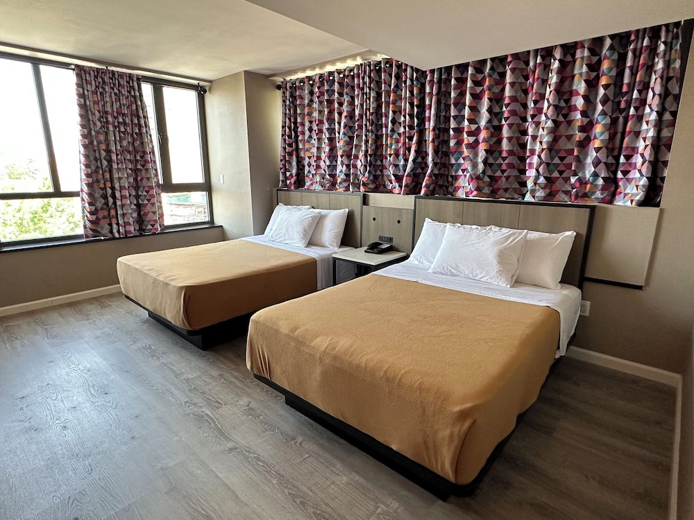 Regal Inn & Suites New York LaGuardia Hotel 8/20