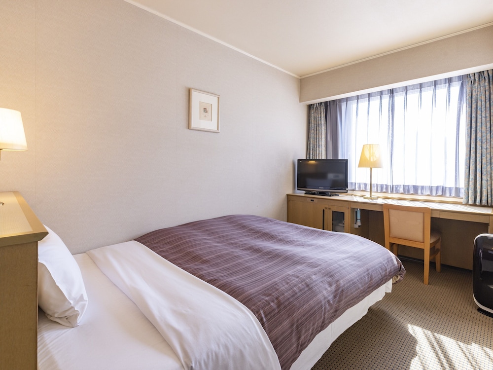 ROOM, SEMI DOUBLE BED