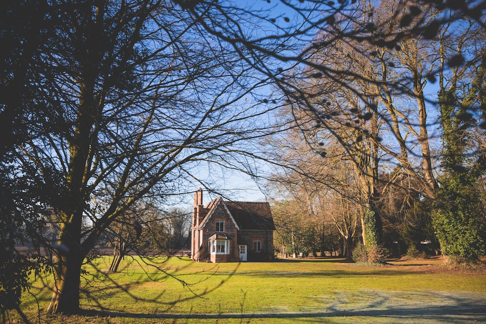 Oakley Hall 66/73