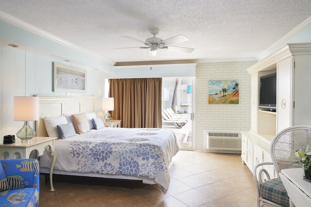 The Oceanfront Litchfield Inn 16/75