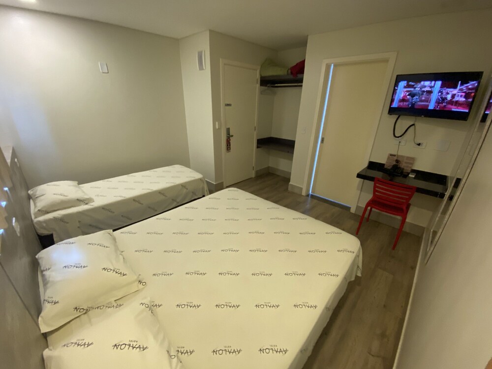 Avalon Hotel 29/49