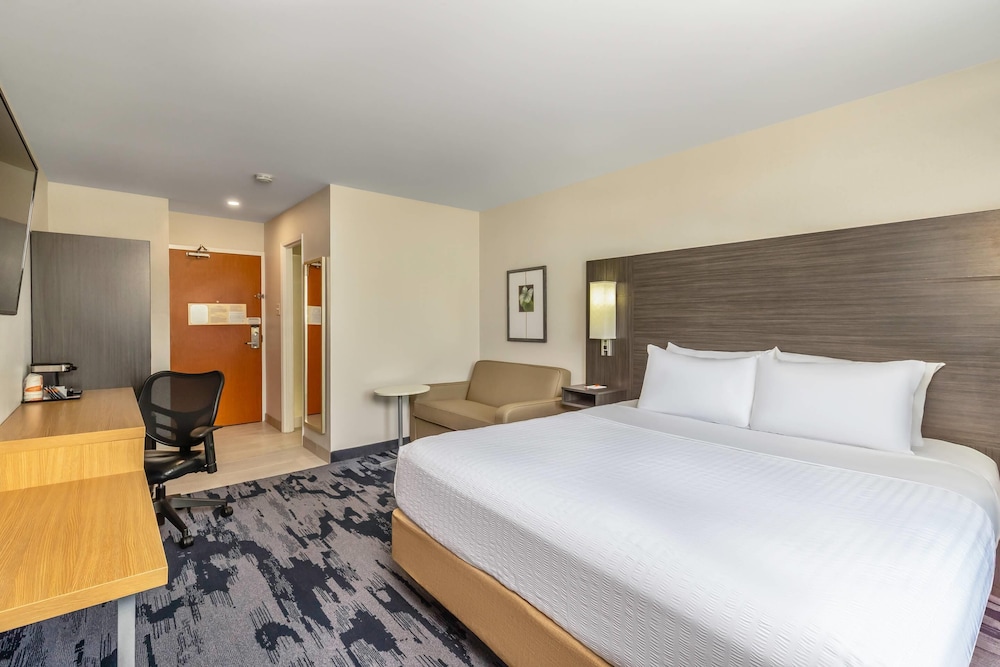 ROOM, KING BED