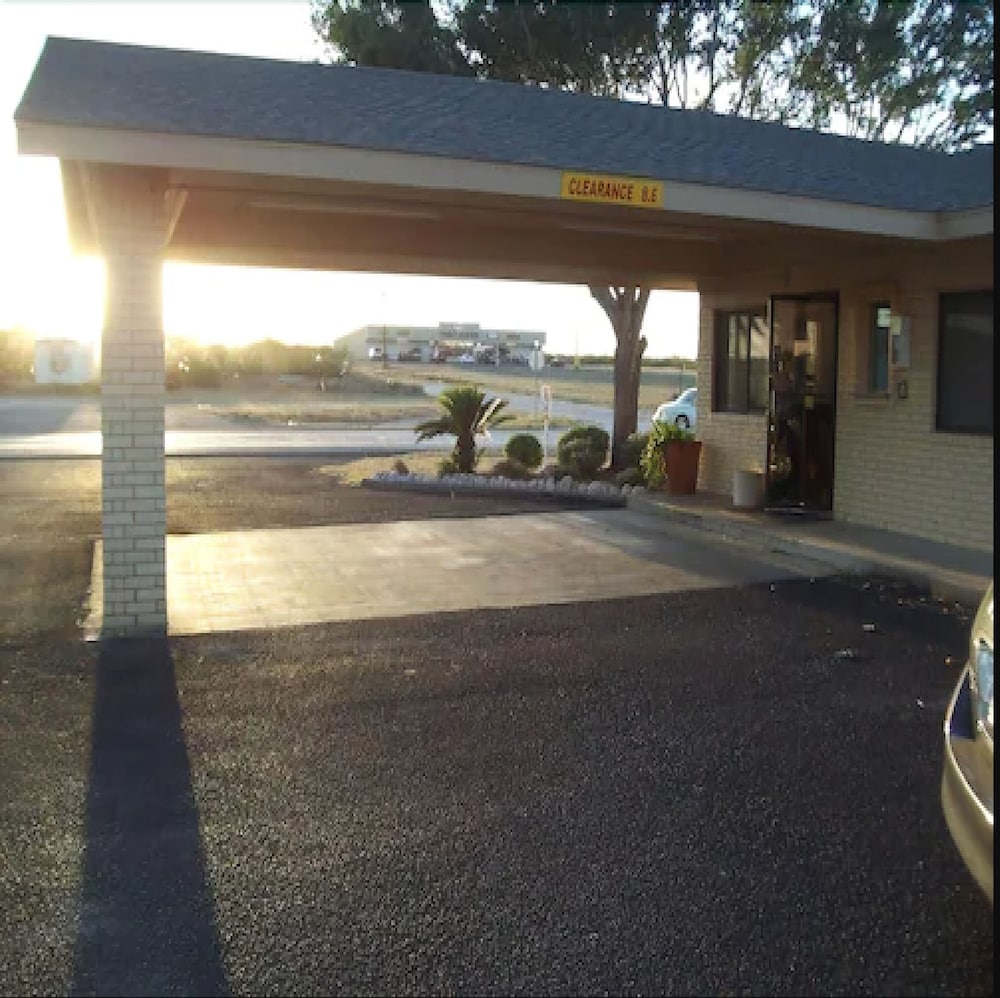 Executive Inn Hebbronville 40/43