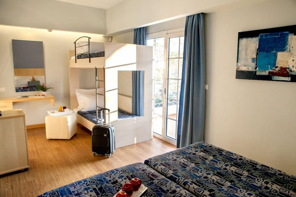 KRONOS HOTEL 25/43