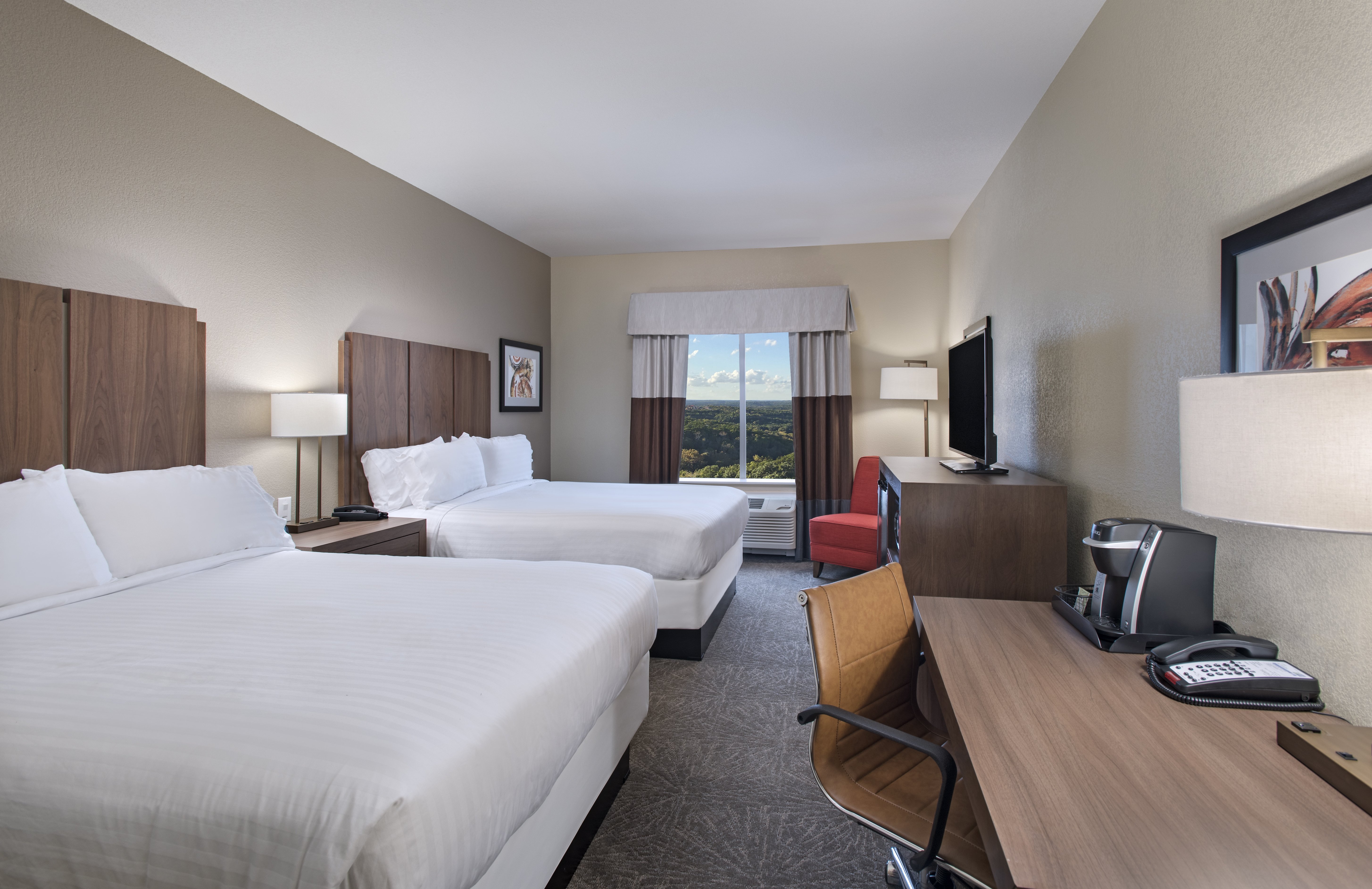 غرفة بسريرين لذوي الإعاقة