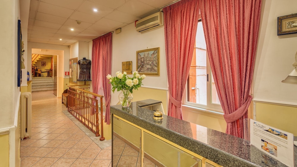 Washington Resi Lucia Hotel 7/36