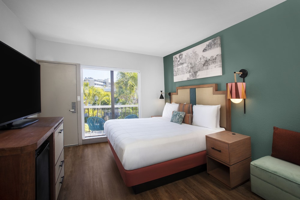 The Beachcomber St. Pete Beach, Outset Collection by Hilton 11/40
