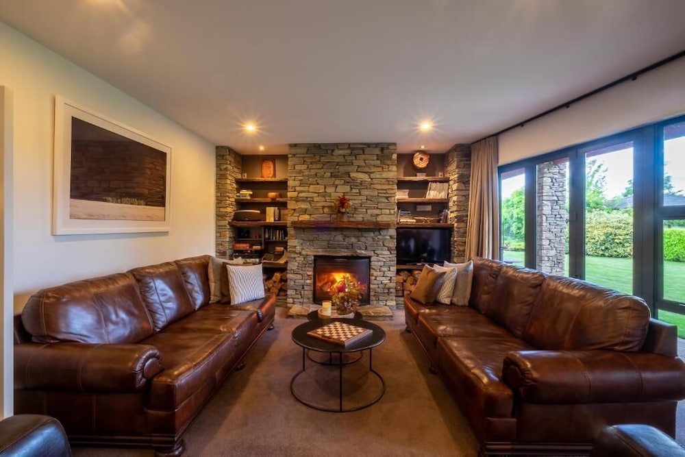 Lime Tree Lodge 25/50