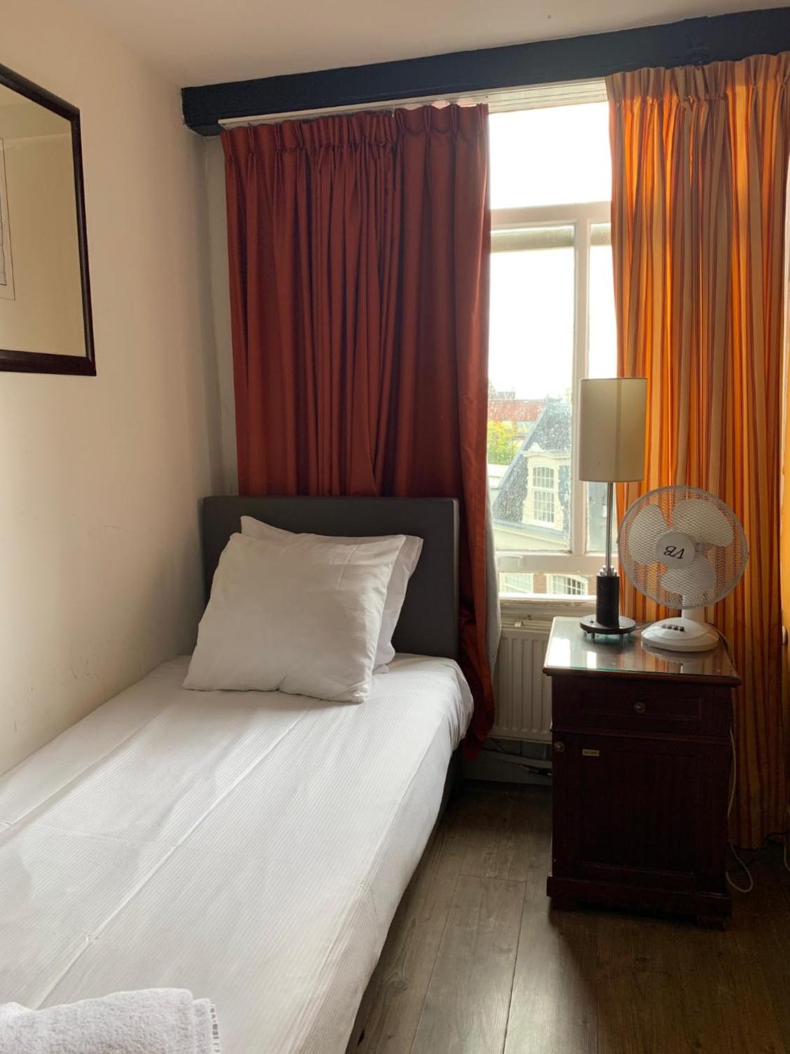Room, Single