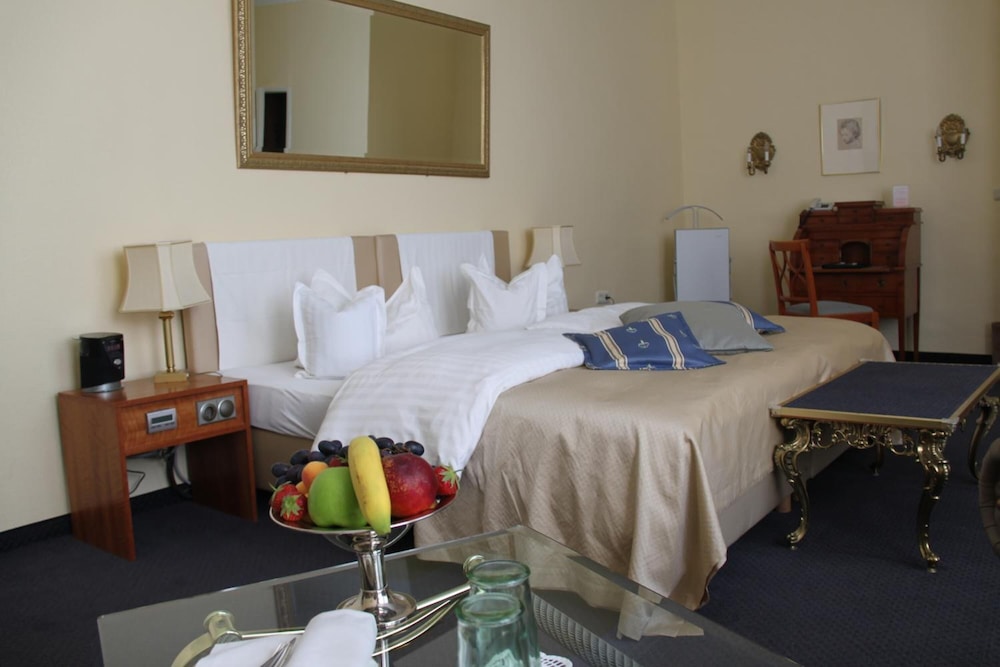 Hotel Rheinischer Hof 11/36