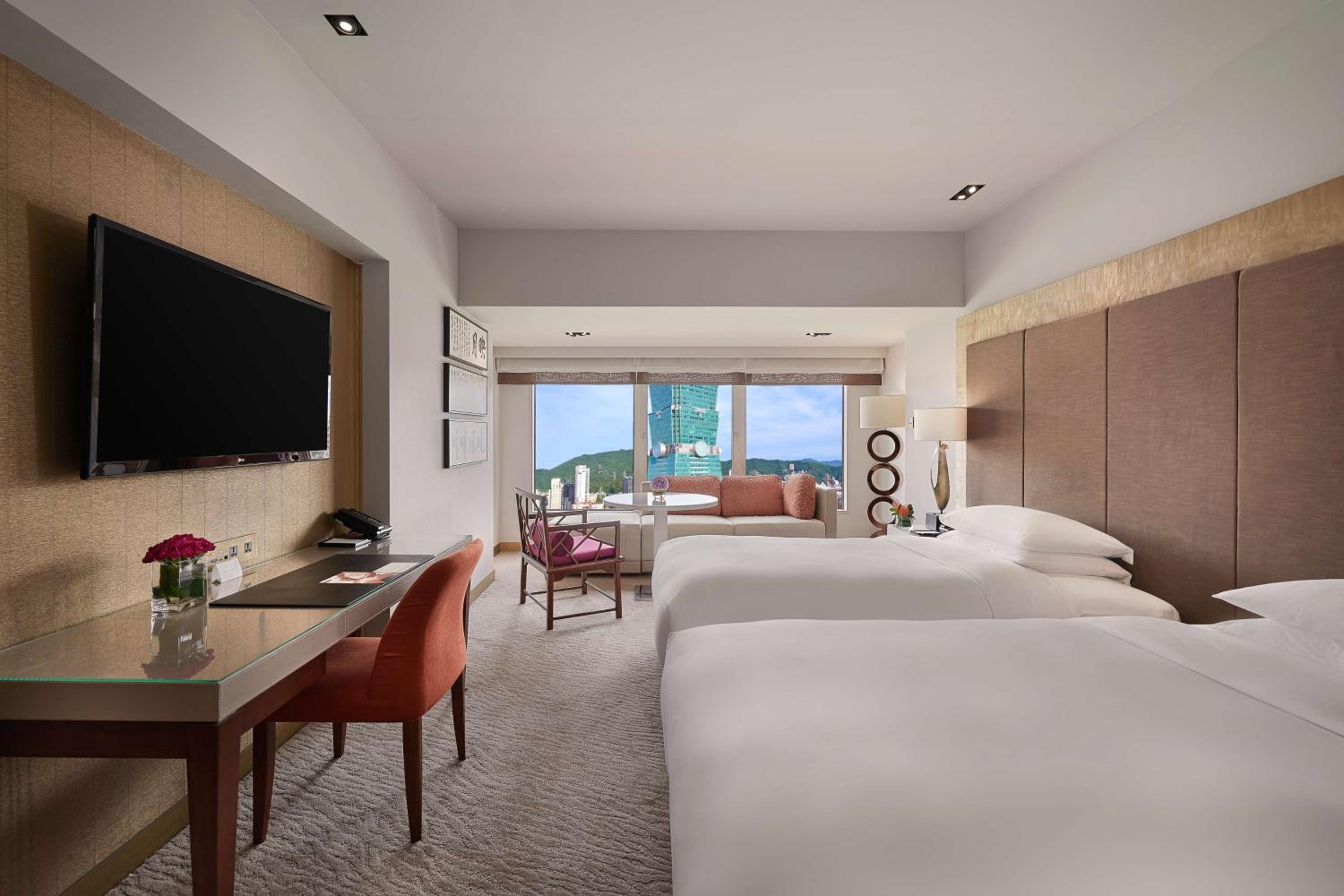 Room, Twin Beds, Taipei 101 View, Sofa